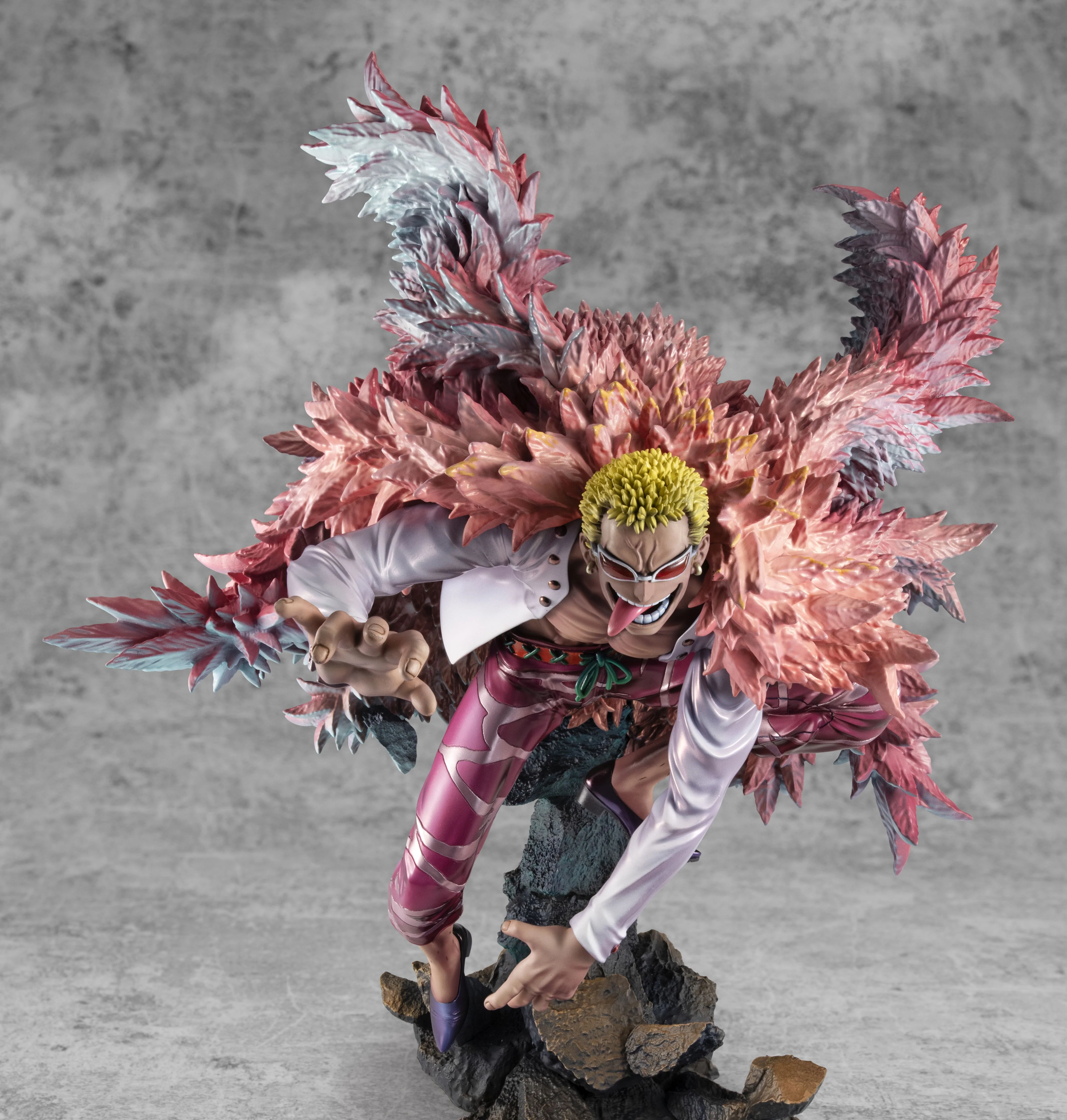 Portrait.Of.Pirates ONE PIECE "WA-MAXIMUM”: "Heavenly Yaksha" Donquixote Doflamingo - Image 9