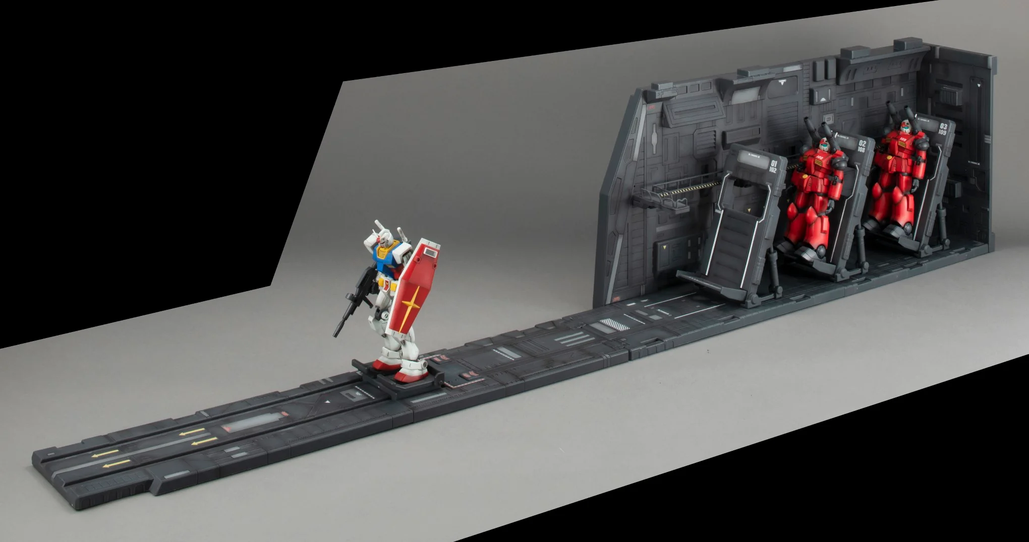 Realistic Model Series: Mobile Suit Gundam 1/144 Scale HGUC Series White Base Catapult Deck (Renewal Edition) - Image 5