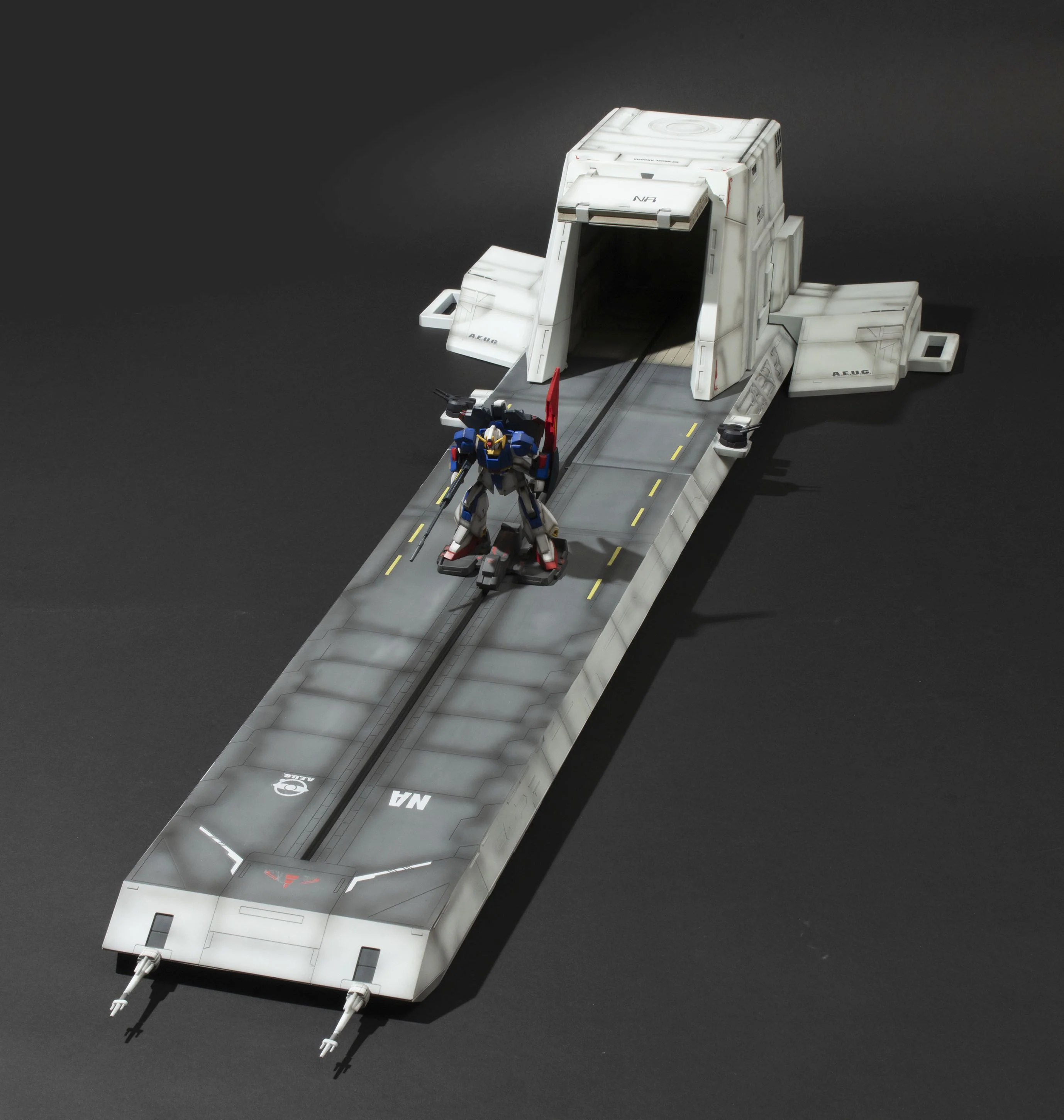 Realistic Model Series: Mobile Suit Gundam ZZ - 1/144 HG Series Nahel Argama Catapult Deck - Image 15